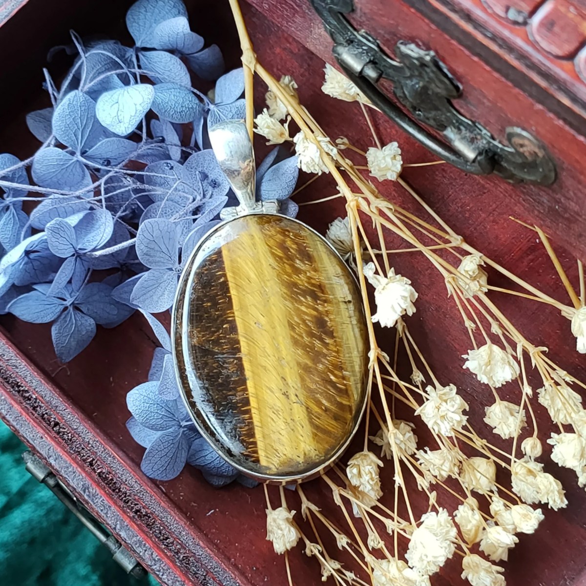 Tiger’s Eye Pendant (Large&nbsp;Oval)